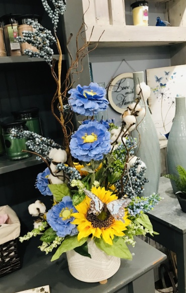 Styled one sided arrangement in yellow and blue